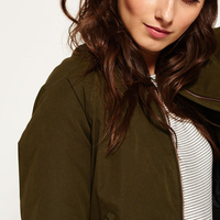 Vêtements de mode pour femmes, designs à multiples fermetures éclair, vestes bomber pour femmes, fabrication OEM, manches longues, vestes bomber rembourrées chaudes