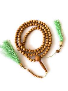 Tasbih de cuentas de madera hecho a mano, diseñado para un conteo de dhikr suave y cómodo para la oración de zikr a bajo costo. - Product Image 2