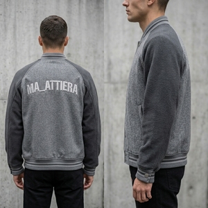 เสื้อแจ็คเก็ต Letterman สีเทาสำหรับผู้ชาย ตัวเสื้อผ้าฟลีซ แขนเสื้อแบบแร็กแลน กระดุมแป๊ก เสื้อแจ็คเก็ตบอมเบอร์ รับผลิตตามแบบ OEM ODM ขายส่ง - Product Image 5