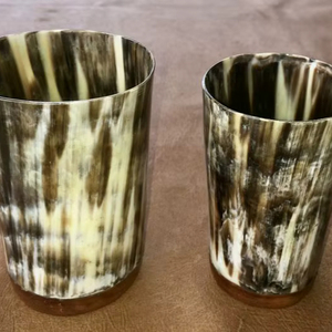 Chope à bière rustique grise en corne - Product Image 1