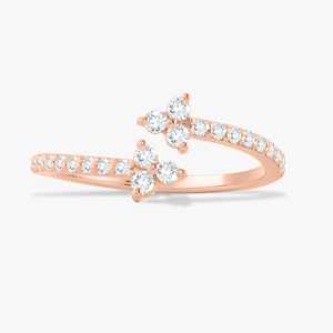 Bagues empilables Trilogy Crossover en or massif 14 carats avec diamant de laboratoire taille ronde solitaire serti à griffes, style demi-bague minimaliste et élégant - Product Image 3
