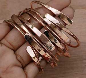 Bracelet en fil de cuivre fait à la main, design spirale rustique, bijoux - Product Image 5