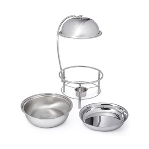Plat à chafing luxueux en métal argenté avec couvercle en dôme à roulettes sur un support élégant, idéal pour les buffets et les services de traiteur - Product Image 2