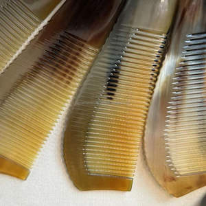Peigne en corne naturelle Super peigne pour cheveux barbe corne de buffle poli Technique vente en gros vente chaude - Product Image 2