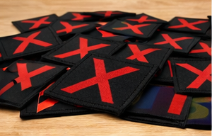 Parche Bordado Estilo Drop Zone con X Roja sobre Negro, Insignia Táctica para Uniforme - Product Image 6