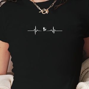 Tema de caza con línea de latido del corazón Camiseta corta de moda para mujer - Product Image 1