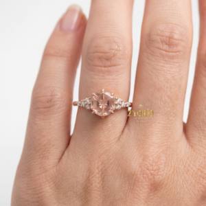 แหวนหมั้นเพชรชมพูทรงโรสคัท 1.00 กะรัต VS2 ทองคำแท้ 14K ดีไซน์หรูหราทันสมัย ของขวัญแต่งงานสำหรับผู้หญิง - Product Image 2