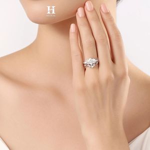 Anillo de compromiso de lujo con diamante de laboratorio talla princesa, conjunto de anillos de boda de oro blanco de 14K, estilo vintage gótico con tiara. - Product Image 4