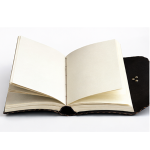 Cuaderno de Cuero Negro Pintado a Mano con Diseño de Cesta de Flores, Estilo Vintage, con Cierre Metálico y Cordón de Cuero, 8x6 Pulgadas - Product Image 5