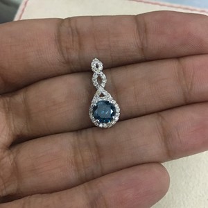 จี้เพชรทรงโซลิแทร์ Jewelspaark น้ำหนัก 0.95 กะรัต เพชรสีขาวและสีน้ำเงินสร้างในห้องปฏิบัติการ เงินแท้ 925 ชุบโรเดียม สร้อยคอแฟชั่น - Product Image 5