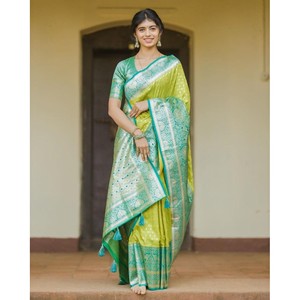 ATRACTIVA BANARASI SEDA DORADA ZARI TRABAJO TEJIDO SAREE CON BLUSA SIN PUNTAR PERROT VERDE - Product Image 1