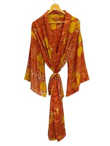 Kimono de Lujo con Parches de Seda, Túnica Larga para Dormir o como Cubre Bikini, Kimono Hecho a Mano con Sari de Seda Reciclada Vintage de la India - Product Image 2