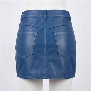 Jupe courte en similicuir à taille haute pour femme, couleur unie avec poche, design brillant, style toutes saisons - Product Image 2