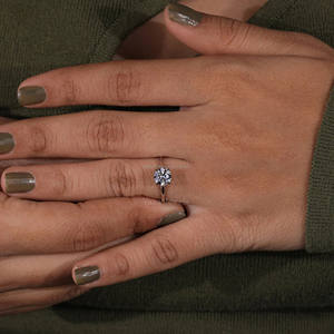 Anillo de Compromiso con Diamante Cultivado en Laboratorio, Corte Excelente, Claridad VS1, Certificado IGI, Engaste Halo Oculto, Moderno, Oro Blanco, para Boda - Product Image 4