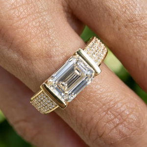 Elegante Anillo de Diamante Cultivado en Laboratorio con Corte Esmeralda de 2, 3 y 4 Quilates, Colección de Joyería de Boda Solitario en Oro Amarillo - Product Image 5