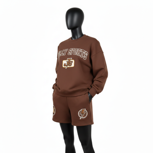 Conjunto de Sudadera y Pantalones Cortos de Felpa de Algodón Premium GSM para Mujer, Color Marrón, con Estampado Gráfico y Logotipo - Product Image 4