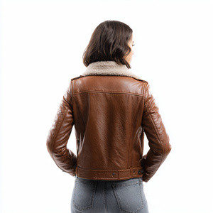 แจ็คเก็ตหนังคุณภาพพรีเมียม ดีไซน์หรูหราและเท่ห์สำหรับผู้หญิง - Product Image 4