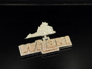 Pendentif Couronne de Glace en Diamant Givré en Alliage Plaqué Or Premium - Product Image 2