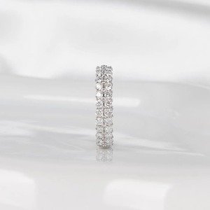 แหวนแต่งงานเพชรเพาะเลี้ยงแบบไมโครเพฟ ทองคำขาว 14K แหวนนิรันดร์ ดีไซน์เรียบหรู สามารถสวมซ้อนกันได้ แหวนทำมือสำหรับวันครบรอบ - Product Image 2