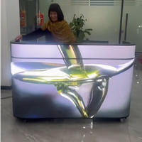 Écran LED portable incurvé pour mur vidéo numérique, cabine DJ, et vitrine, avec flight case pour ascenseur, idéal pour centres commerciaux et métros