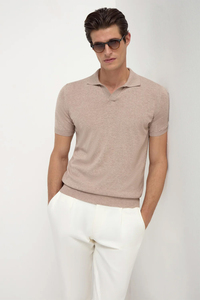 เสื้อโปโลผู้ชายสีเบจ แขนสั้น ทรงเข้ารูป สไตล์ลำลอง สีพื้น คอปกแบบย้อมสี - Product Image 3