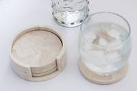 Ensemble de quatre sous-verres et supports en Jesmonite faits à la main, effet marbre beige, décoration intérieure neutre