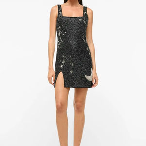 ชุดเดรสปาร์ตี้สั้นประดับเลื่อมสีเงินสำหรับผู้หญิง งานแฮนด์เมดประดับลูกปัด ทรงเข้ารูป คอแบบผูก สายเดี่ยว ดีไซน์วิบวับ - Product Image 1