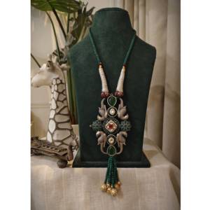 Hermoso Collar Largo con Colgante de Pavo Real de Diseño |   Trabajos de Detallado y Piedrería Kundan |   Hecho a Mano |   Dori Ajustable - Product Image 4