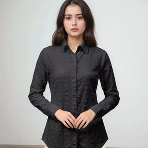 Robe midi décontractée noire texturée opaque à motif floral, style professionnel estival, col rabattu, patte de boutonnage, manches longues, ourlet incurvé - Product Image 1