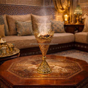 Mabkhara traditionnelle en laiton avec couvercle perforé pour brûler le loban et le bakhoor - Product Image 3