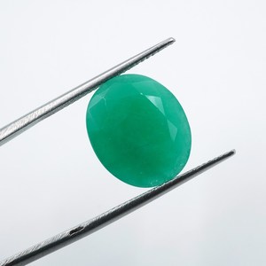 HAYAAT GEMS - Gema de Esmeralda Ovalada Facetada Verde Natural de 8.50 Quilates para Joyería, Procedente de Rajasthan - Product Image 5