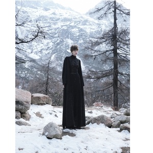 Manteau long prêt à expédier pour femmes, fourniture ODM, ELYSIAN KIMONO LONG COAT, manteau fin à col en V orné de cristaux, motifs floraux, vestes et manteaux pour femmes - Product Image 4