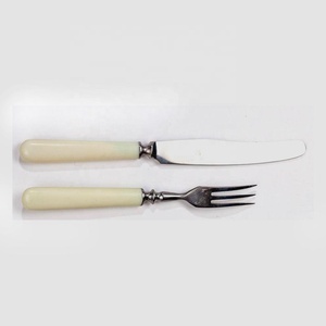 Juego de cuchillos de queso de diseño hecho a mano, acero inoxidable, plata, resina pulida, blanco, verde y rojo, mango de diseño - Product Image 5