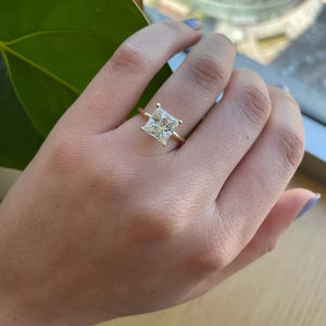 Anillo de Compromiso de Diamante de Corte Princesa de Lujo de 2.01 CT Cultivado en Laboratorio para Mujer, Oro Sólido de 14K, Regalo Sorpresa de Boda para Enamorados - Product Image 1