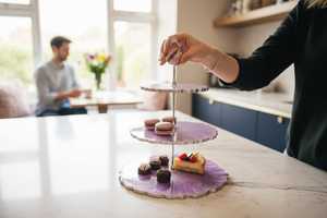 Support à gâteau de luxe en résine écologique, 2 pièces, pour présentation de desserts de mariage et d'anniversaire, fait main, décoratif - Product Image 4