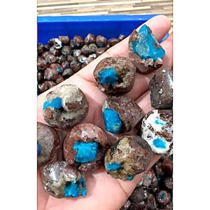 Vente en gros de spécimen minéral sculpté naturel Cavansite Tumble Stones Feng Shui Sipiritual Home Decoration Tumbled Stones - Product Image 1