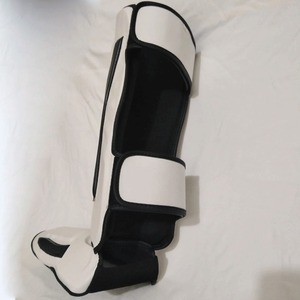 สนับแข้งฝึกซ้อมมวย MMA สีสันปรับแต่งได้ ยูนิเซ็กซ์ ขายดี พร้อมถุงมือหนัง PU ป้องกันอย่างดีสำหรับผู้ใหญ่ - Product Image 4