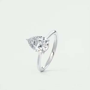 Bague de fiançailles en or blanc 14 carats avec halo caché et diamant de laboratoire de 2,80 carats en forme de poire, serti en cathédrale - Product Image 1
