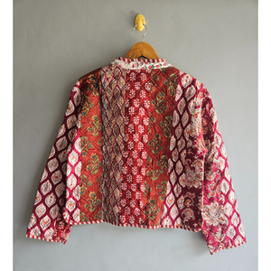 Veste matelassée patchwork style universitaire pour femme, manteau d'hiver court à manches régulières, boutonnée sur le devant, vêtement décontracté, cadeau pour elle - Product Image 6