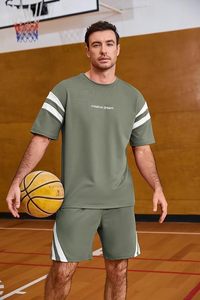 Conjuntos cortos de 2 piezas para hombre, conjunto deportivo de verano, camiseta a rayas y pantalones cortos, conjunto deportivo de manga corta - Product Image 4