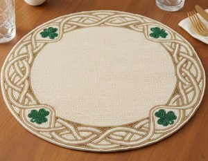 Manteles individuales con diseño de trébol verde y crema, hechos a mano con cuentas, decoración artesanal para mesa, por Blossom Craft India - Product Image 6
