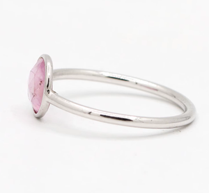 Bague de mariage artisanale en argent sterling 925 massif Memoria Jewels avec magnifique saphir rose serti clos, idéale pour un anniversaire - Product Image 5