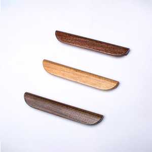 Poignées de meuble en bois uniques, finition naturelle, design minimaliste, poignées durables pour portes et tiroirs de meubles - Product Image 1