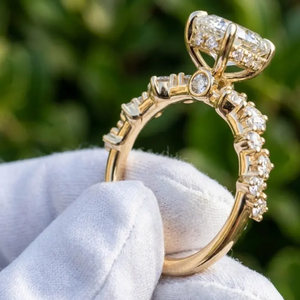 Anillo de Compromiso para Mujer Sparkledge Creation LR-31 Exclusivo con Diamante Cultivado en Laboratorio de Corte Ovalado de 3CT, Engastado en Oro de 10K/14K/18K, Certificado IGI - Product Image 3