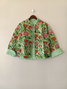 เสื้อแจ็คเก็ตฤดูหนาวลายดอกไม้แบบกลับด้านได้ คอวี ผลิตจากผ้าฝ้าย 100% - Product Image 6