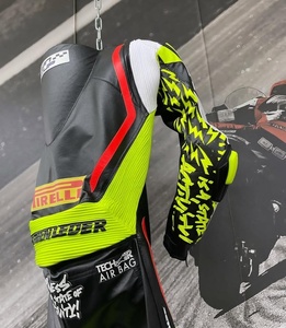 Traje de Motociclismo Transpirable de Cuero Pesado de 300g, Calidad Premium, Manga Larga, para Todas las Estaciones, Hecho en Pakistán - Product Image 2