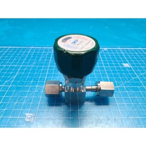 Válvula de fuelle manual TKSCT 316L 10K 1/4 S371410079047 usada tal como está, piezas de equipos semiconductores Legacy - Product Image 4