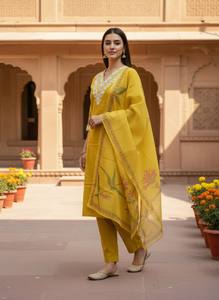 Conjunto de 3 piezas de rayón para mujer con bordado, manga larga y dupatta de gasa estampada |   Ropa Étnica India |   Venta al por mayor - Product Image 3