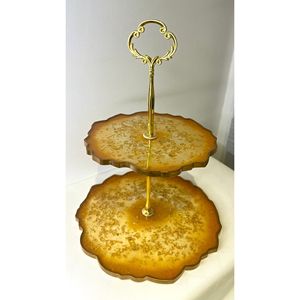 Support à gâteau élégant en résine pour la décoration de table de fête pour les célébrations et les occasions spéciales - Product Image 5