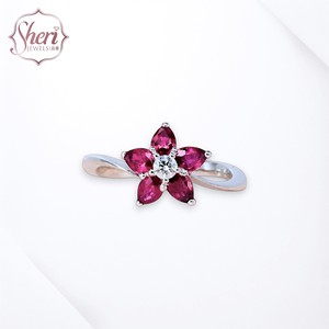 [เชอรี จิวเวลส์] แหวนทองคำขาว 18K รูปดาว ประดับทับทิมทรงลูกแพร์ธรรมชาติและเพชรทรงกลมเจียระไนแบบเหลี่ยม สำหรับผู้หญิง เหมาะเป็นของขวัญสำหรับงานปาร์ตี้ - Product Image 1